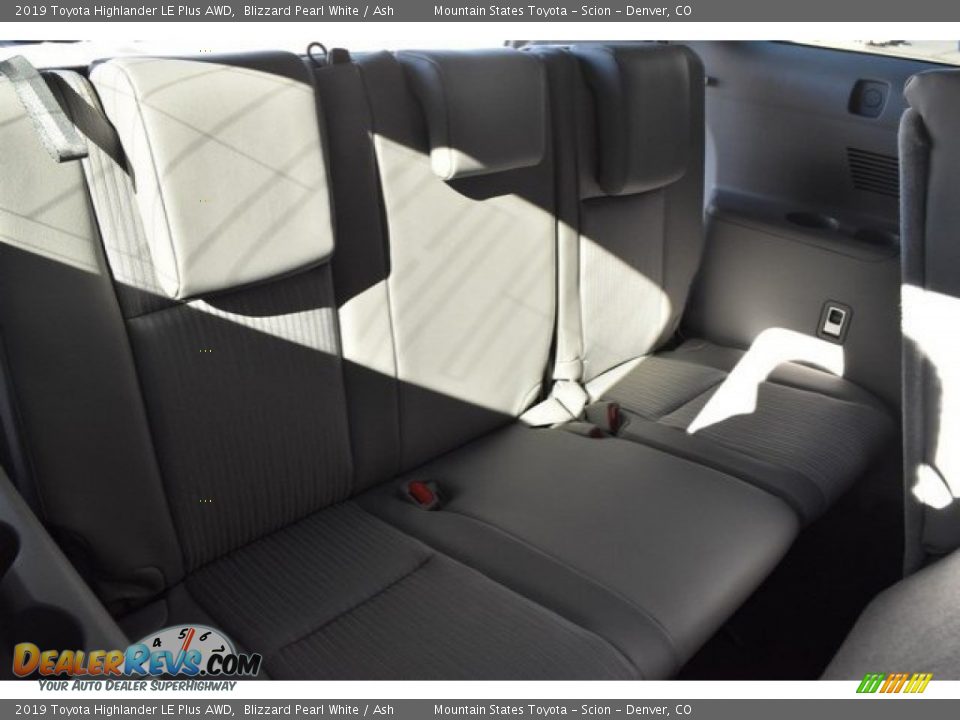 2019 Toyota Highlander LE Plus AWD Blizzard Pearl White / Ash Photo #20