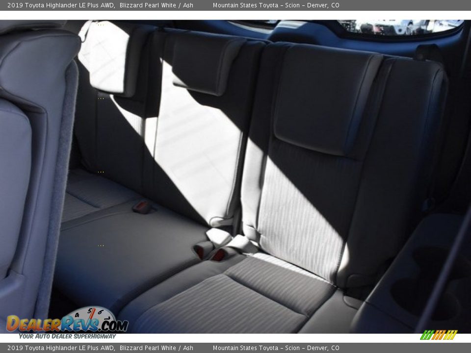 2019 Toyota Highlander LE Plus AWD Blizzard Pearl White / Ash Photo #21