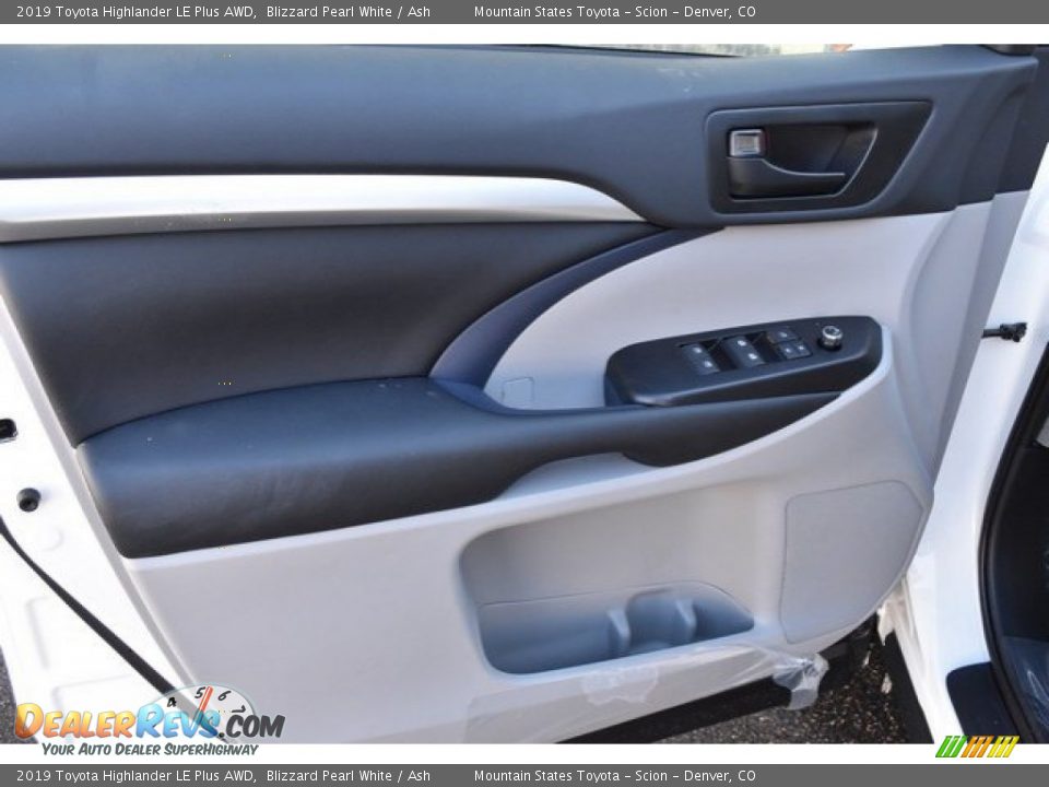 2019 Toyota Highlander LE Plus AWD Blizzard Pearl White / Ash Photo #22