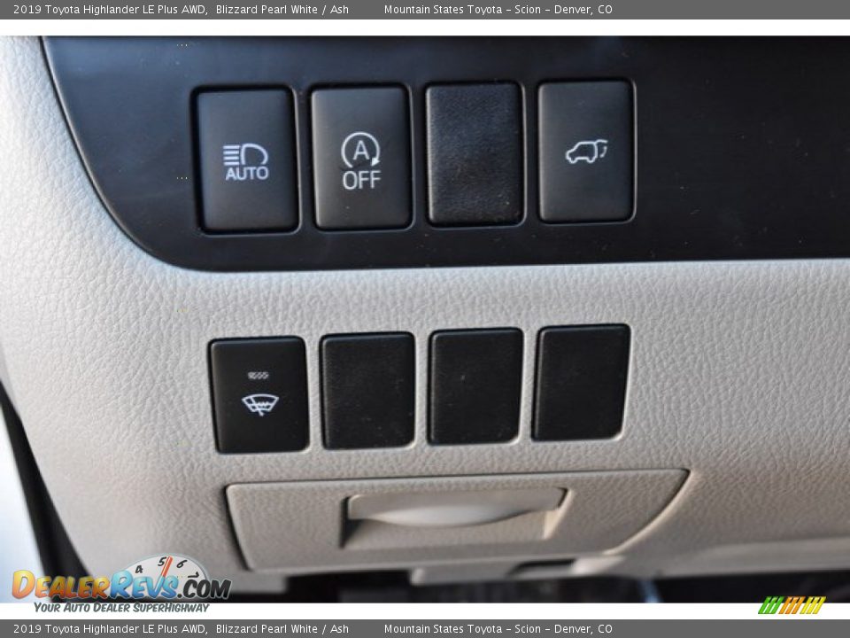 2019 Toyota Highlander LE Plus AWD Blizzard Pearl White / Ash Photo #27