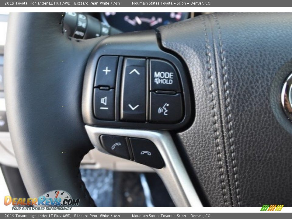 2019 Toyota Highlander LE Plus AWD Blizzard Pearl White / Ash Photo #28