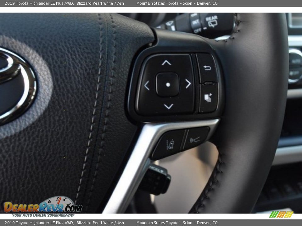 2019 Toyota Highlander LE Plus AWD Blizzard Pearl White / Ash Photo #29