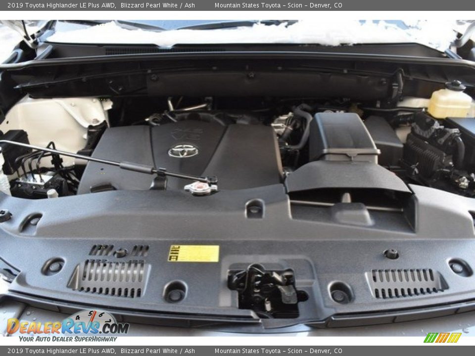 2019 Toyota Highlander LE Plus AWD Blizzard Pearl White / Ash Photo #33