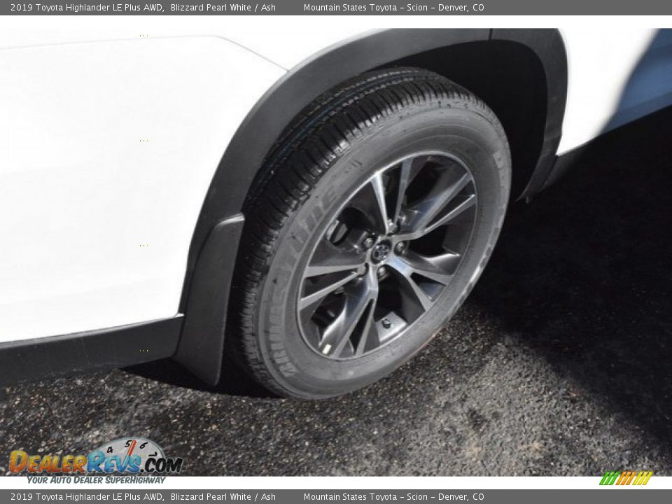 2019 Toyota Highlander LE Plus AWD Blizzard Pearl White / Ash Photo #36