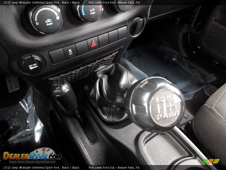 2015 Jeep Wrangler Unlimited Sport 4x4 Black / Black Photo #19