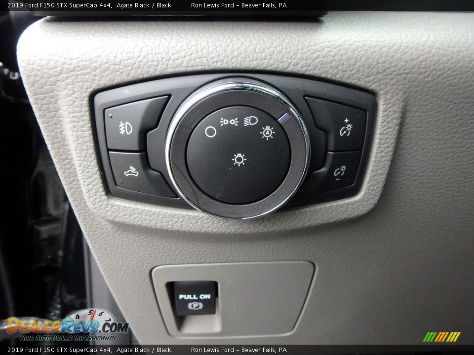 Controls of 2019 Ford F150 STX SuperCab 4x4 Photo #15