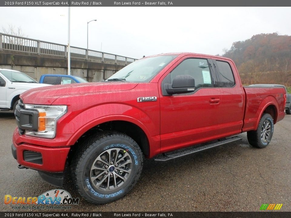 Front 3/4 View of 2019 Ford F150 XLT SuperCab 4x4 Photo #6