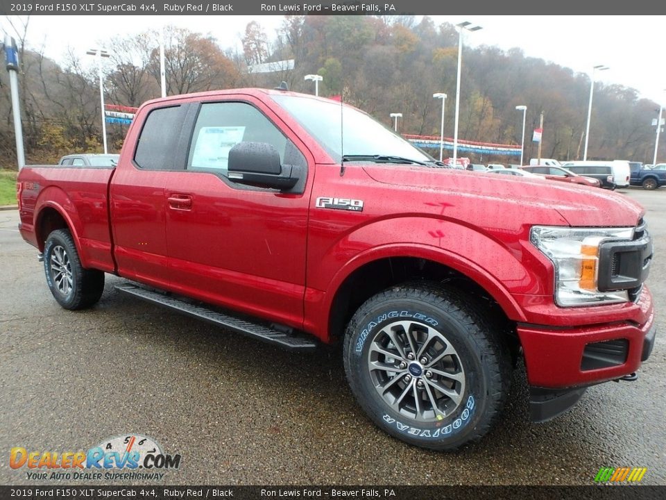 Front 3/4 View of 2019 Ford F150 XLT SuperCab 4x4 Photo #8