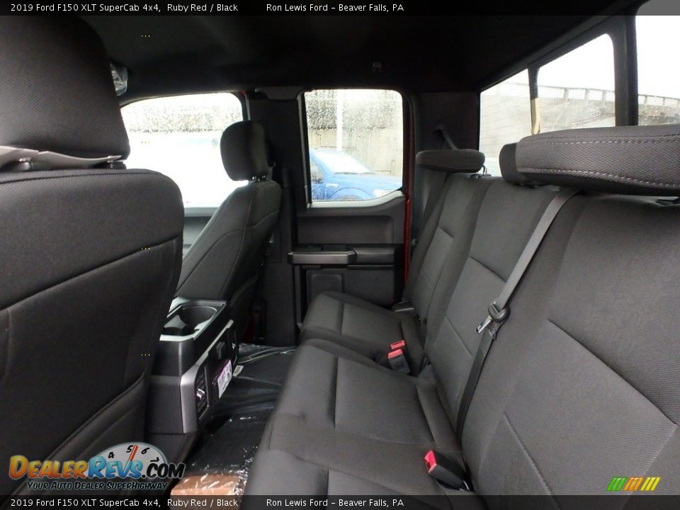 Rear Seat of 2019 Ford F150 XLT SuperCab 4x4 Photo #12