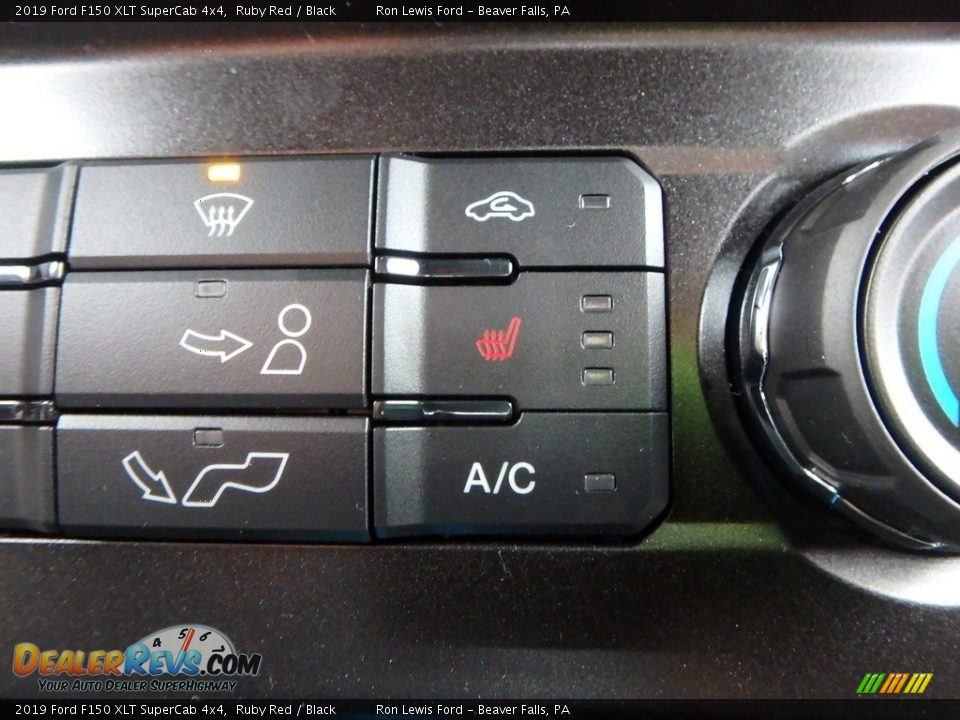 Controls of 2019 Ford F150 XLT SuperCab 4x4 Photo #19