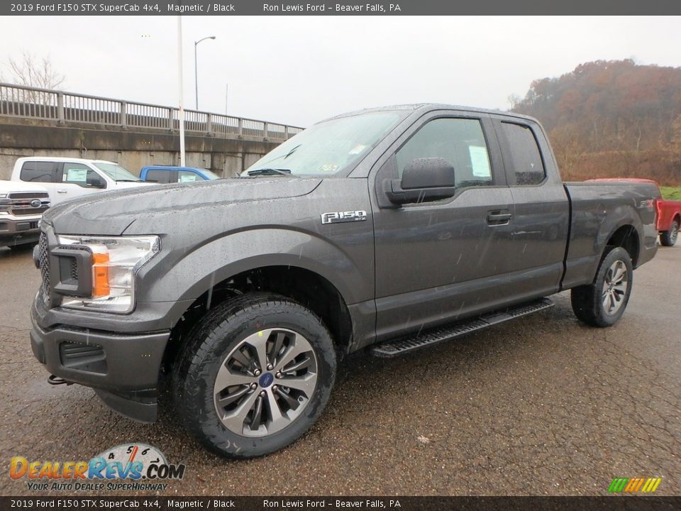 Front 3/4 View of 2019 Ford F150 STX SuperCab 4x4 Photo #6