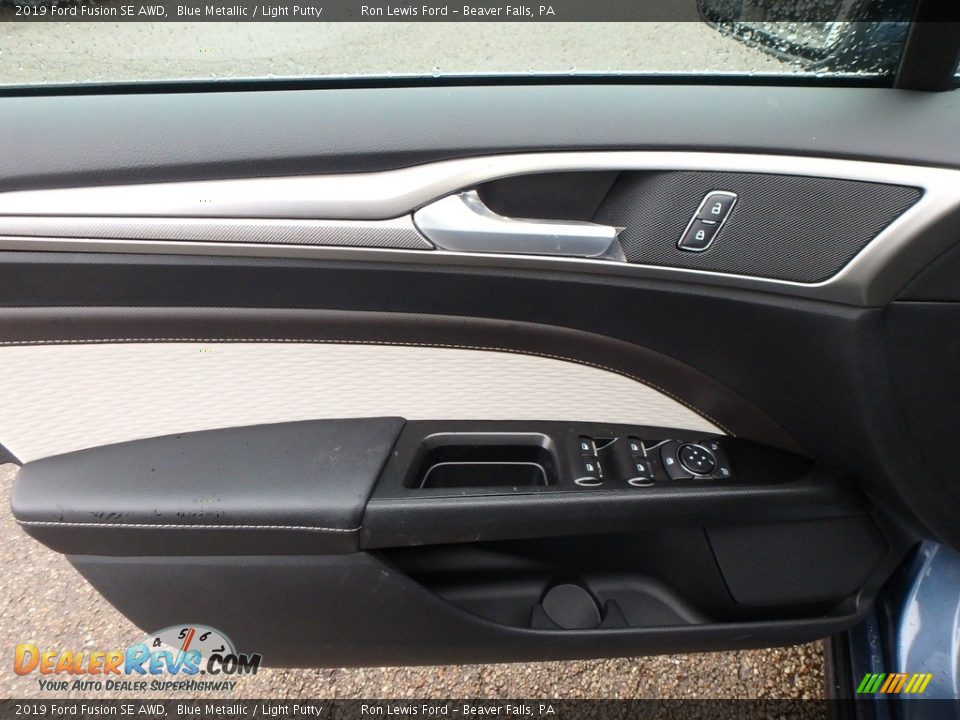 Door Panel of 2019 Ford Fusion SE AWD Photo #13