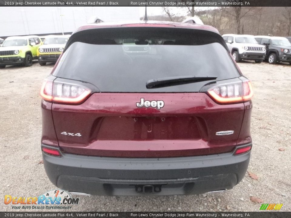 2019 Jeep Cherokee Latitude Plus 4x4 Velvet Red Pearl / Black Photo #4