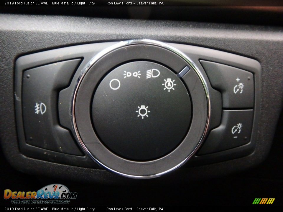Controls of 2019 Ford Fusion SE AWD Photo #20