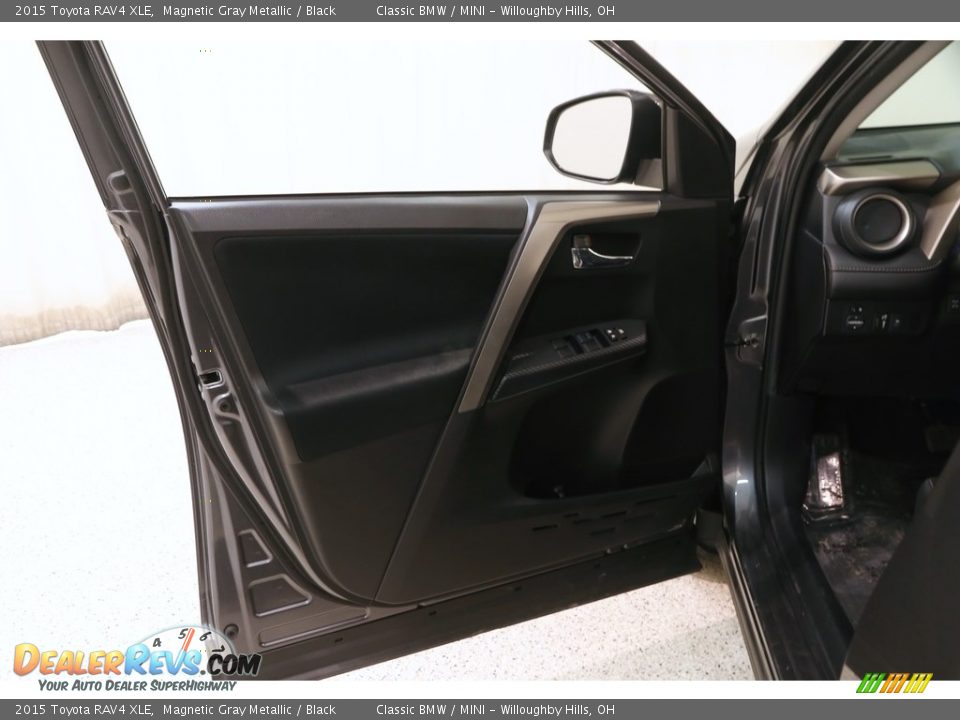 2015 Toyota RAV4 XLE Magnetic Gray Metallic / Black Photo #4