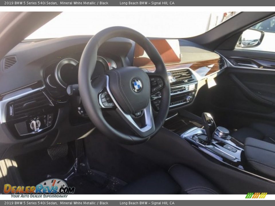 2019 BMW 5 Series 540i Sedan Mineral White Metallic / Black Photo #4