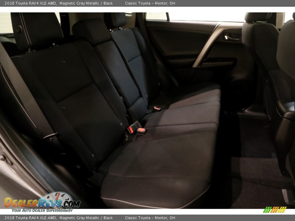 2018 Toyota RAV4 XLE AWD Magnetic Gray Metallic / Black Photo #15