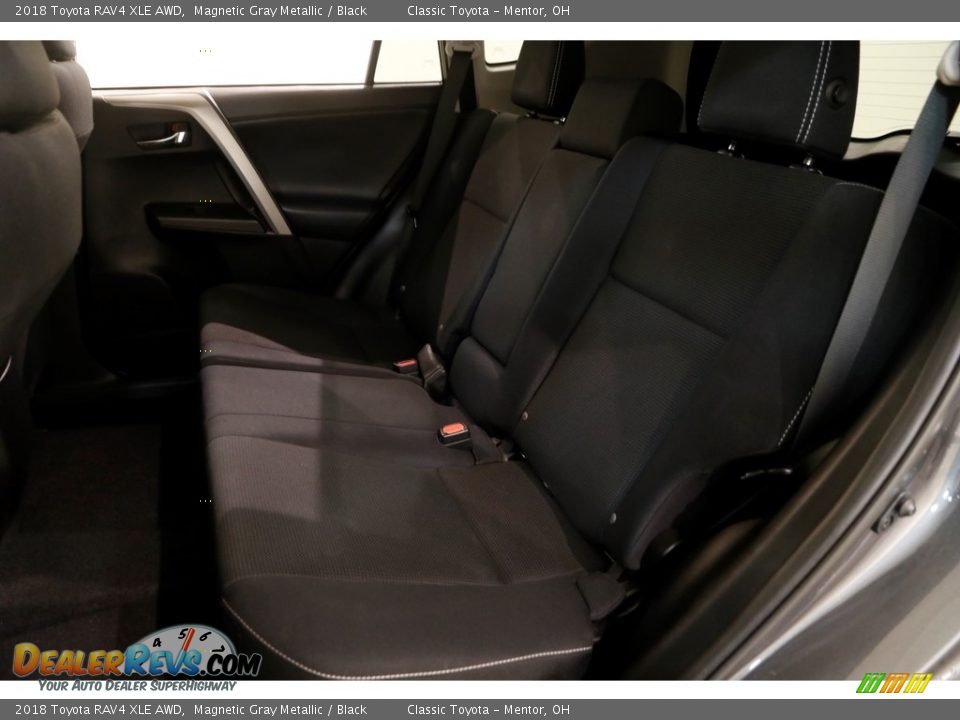 2018 Toyota RAV4 XLE AWD Magnetic Gray Metallic / Black Photo #16