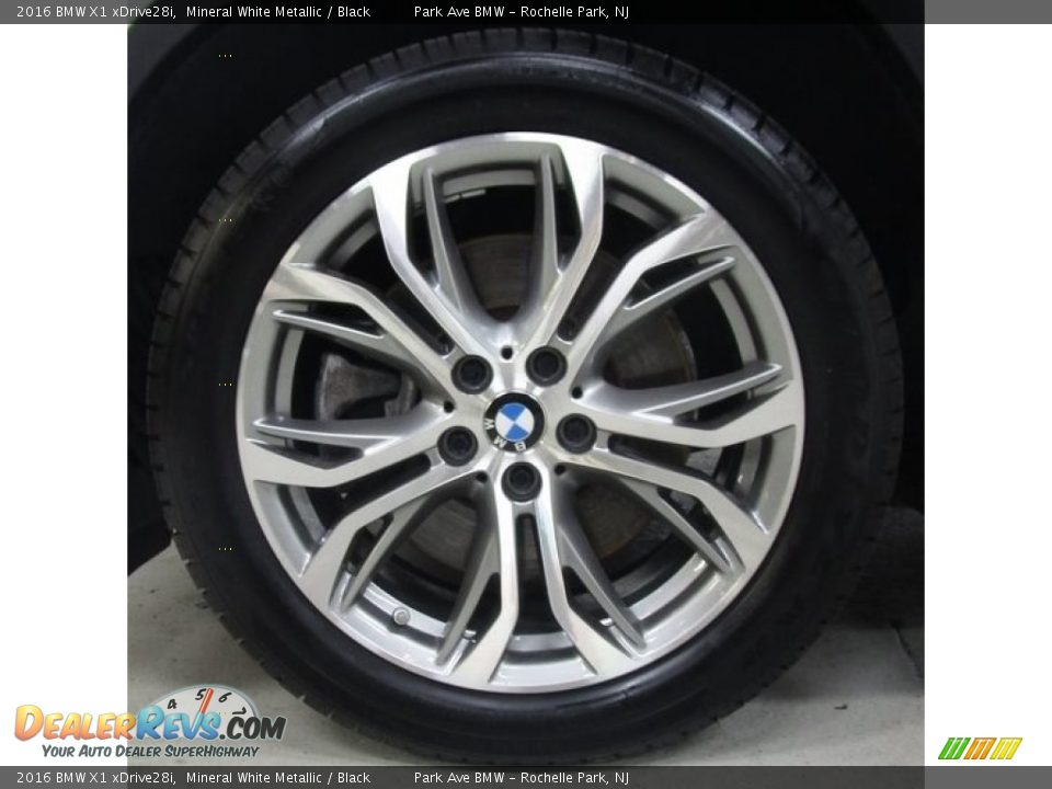 2016 BMW X1 xDrive28i Mineral White Metallic / Black Photo #28