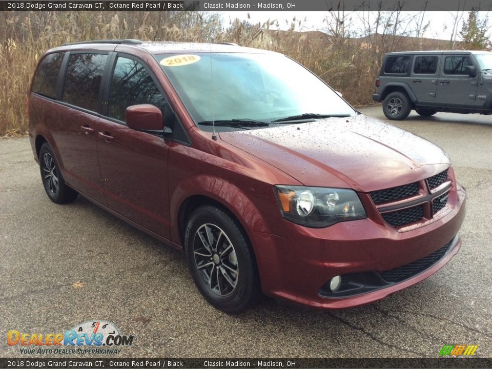 Front 3/4 View of 2018 Dodge Grand Caravan GT Photo #8