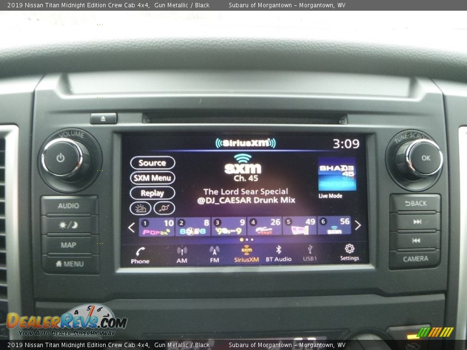 Controls of 2019 Nissan Titan Midnight Edition Crew Cab 4x4 Photo #17