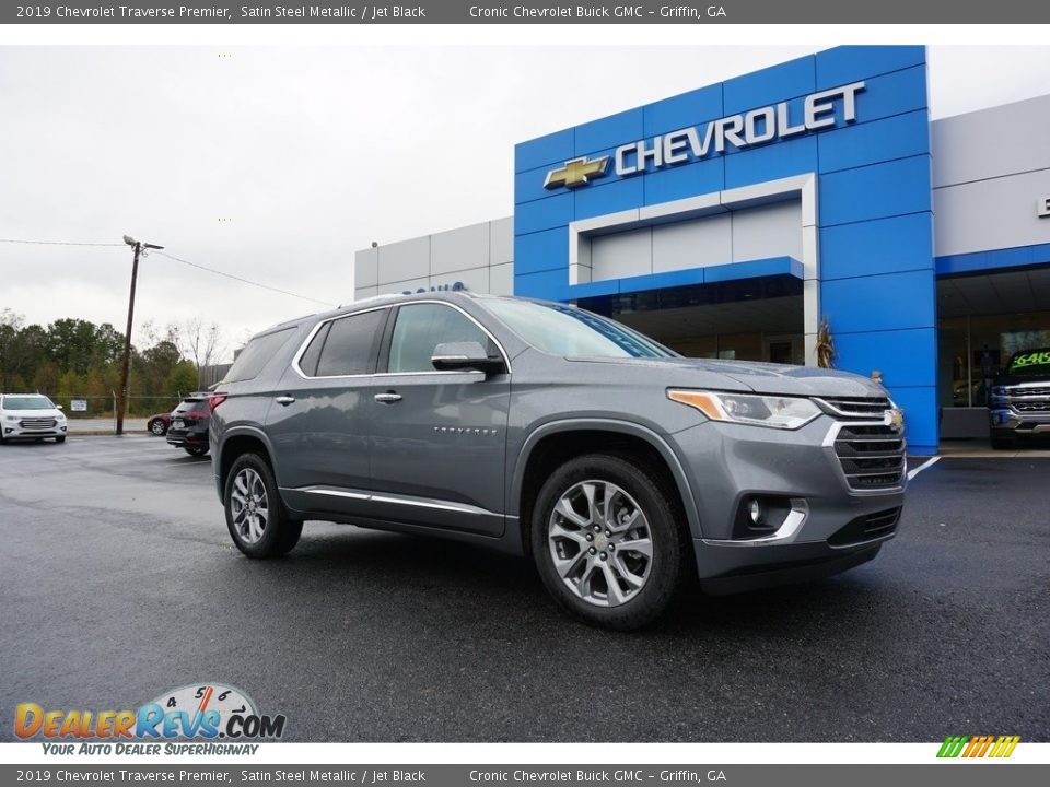 Front 3/4 View of 2019 Chevrolet Traverse Premier Photo #1