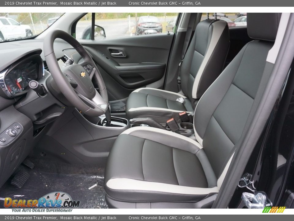 Front Seat of 2019 Chevrolet Trax Premier Photo #4