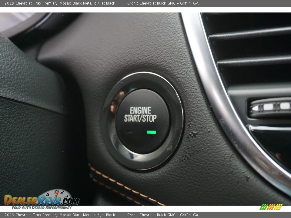 Controls of 2019 Chevrolet Trax Premier Photo #7