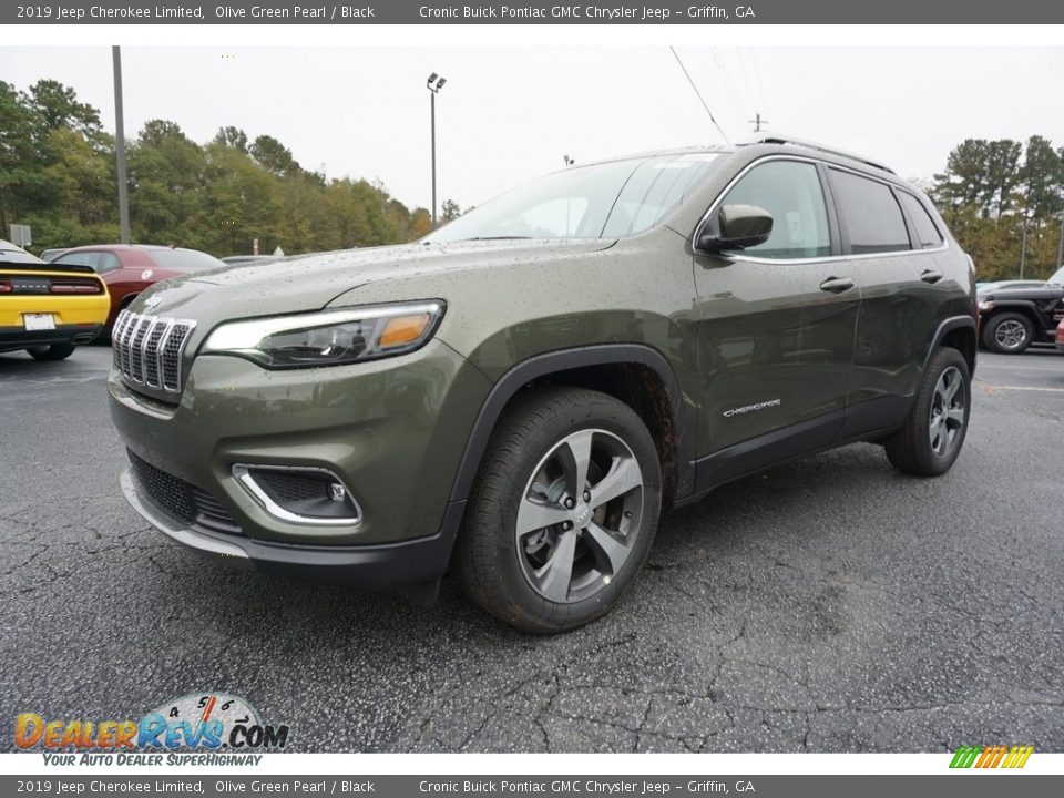 Front 3/4 View of 2019 Jeep Cherokee Limited Photo #3