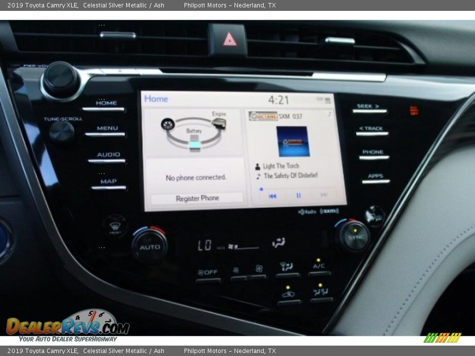 Controls of 2019 Toyota Camry XLE Photo #12