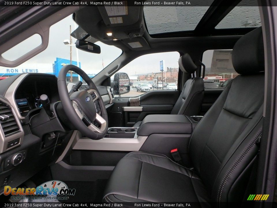 Front Seat of 2019 Ford F250 Super Duty Lariat Crew Cab 4x4 Photo #10