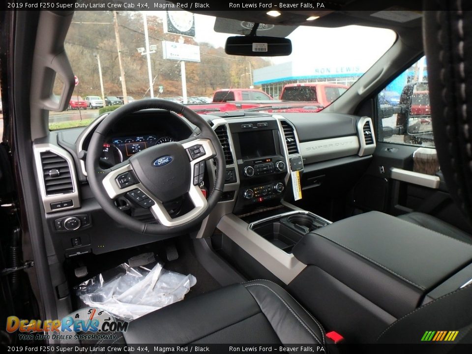 Front Seat of 2019 Ford F250 Super Duty Lariat Crew Cab 4x4 Photo #13