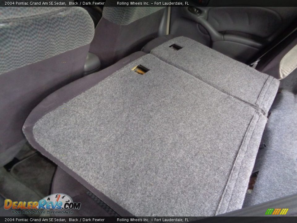 2004 Pontiac Grand Am SE Sedan Black / Dark Pewter Photo #22