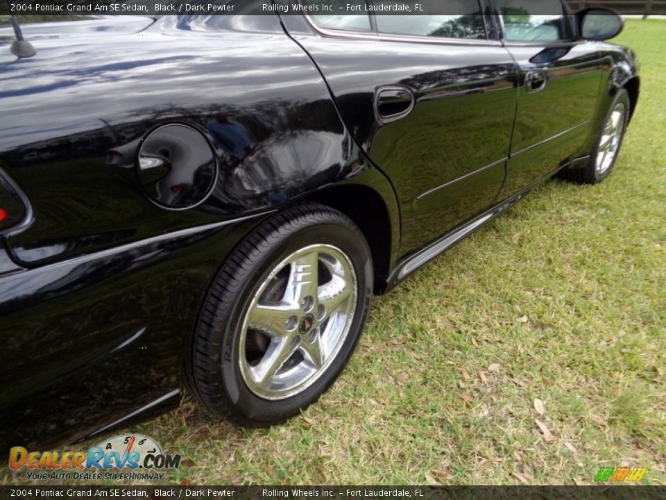2004 Pontiac Grand Am SE Sedan Black / Dark Pewter Photo #23