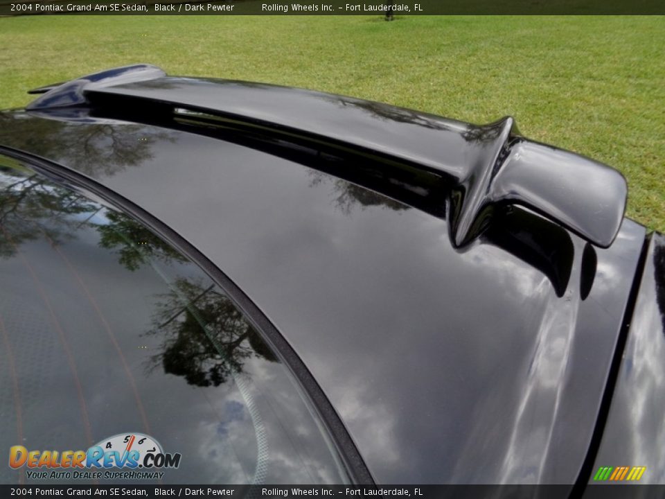 2004 Pontiac Grand Am SE Sedan Black / Dark Pewter Photo #35