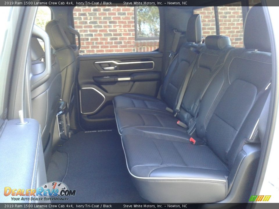 2019 Ram 1500 Laramie Crew Cab 4x4 Ivory Tri–Coat / Black Photo #12