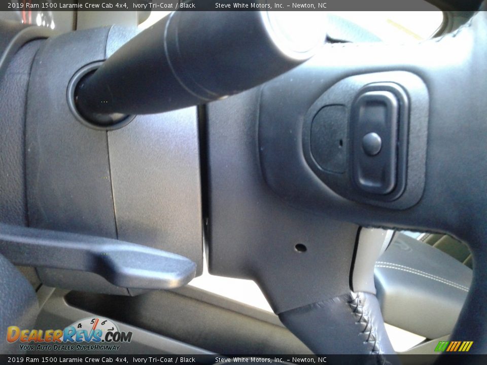 2019 Ram 1500 Laramie Crew Cab 4x4 Ivory Tri–Coat / Black Photo #18