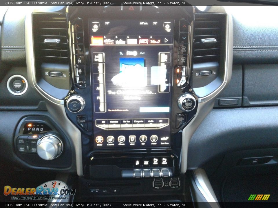 2019 Ram 1500 Laramie Crew Cab 4x4 Ivory Tri–Coat / Black Photo #22