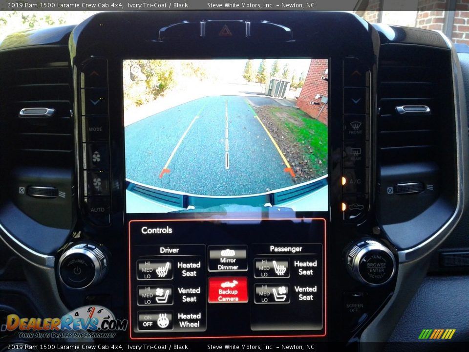 2019 Ram 1500 Laramie Crew Cab 4x4 Ivory Tri–Coat / Black Photo #24