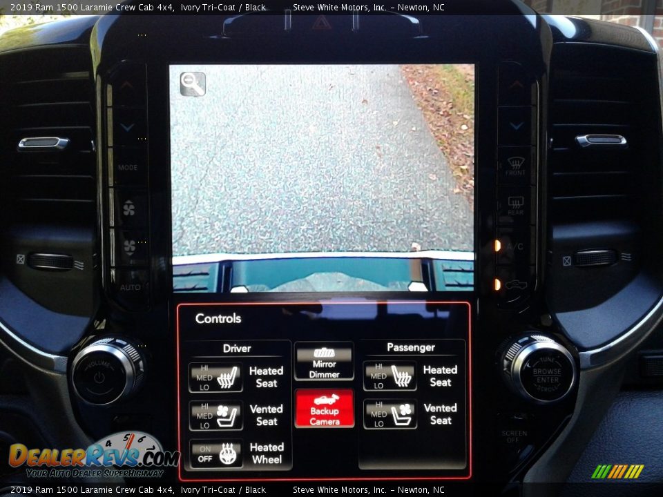 2019 Ram 1500 Laramie Crew Cab 4x4 Ivory Tri–Coat / Black Photo #25