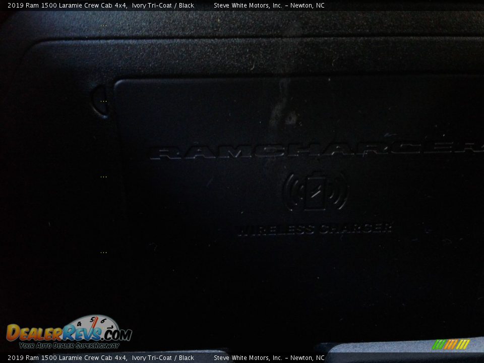 2019 Ram 1500 Laramie Crew Cab 4x4 Ivory Tri–Coat / Black Photo #31