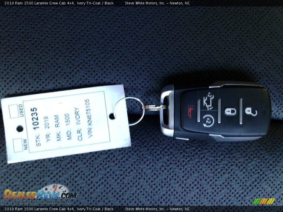 2019 Ram 1500 Laramie Crew Cab 4x4 Ivory Tri–Coat / Black Photo #35