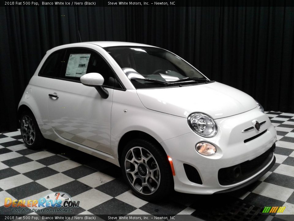 Front 3/4 View of 2018 Fiat 500 Pop Photo #4
