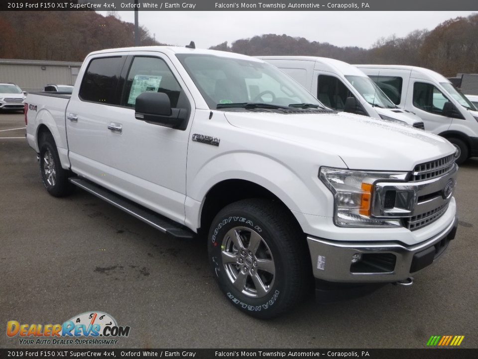 Front 3/4 View of 2019 Ford F150 XLT SuperCrew 4x4 Photo #3