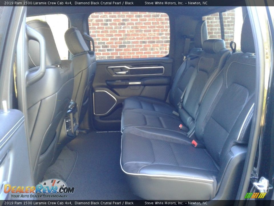 2019 Ram 1500 Laramie Crew Cab 4x4 Diamond Black Crystal Pearl / Black Photo #12