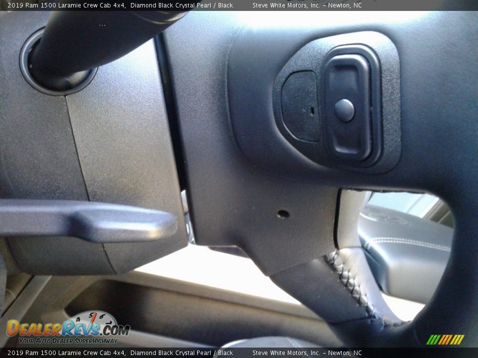 2019 Ram 1500 Laramie Crew Cab 4x4 Diamond Black Crystal Pearl / Black Photo #18