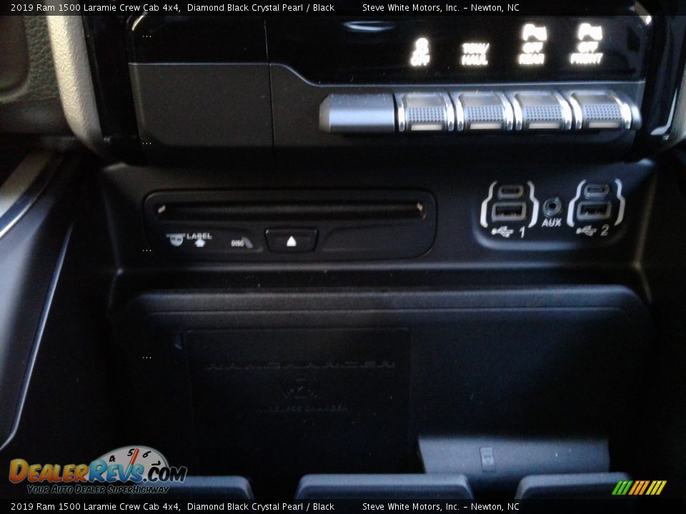 2019 Ram 1500 Laramie Crew Cab 4x4 Diamond Black Crystal Pearl / Black Photo #32