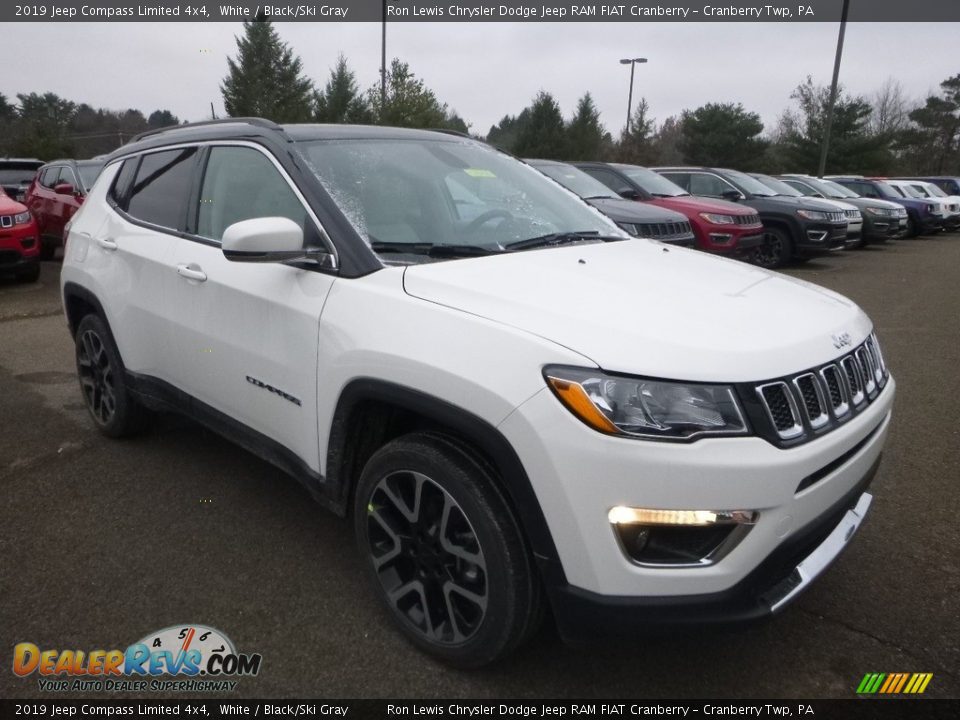 Front 3/4 View of 2019 Jeep Compass Limited 4x4 Photo #7
