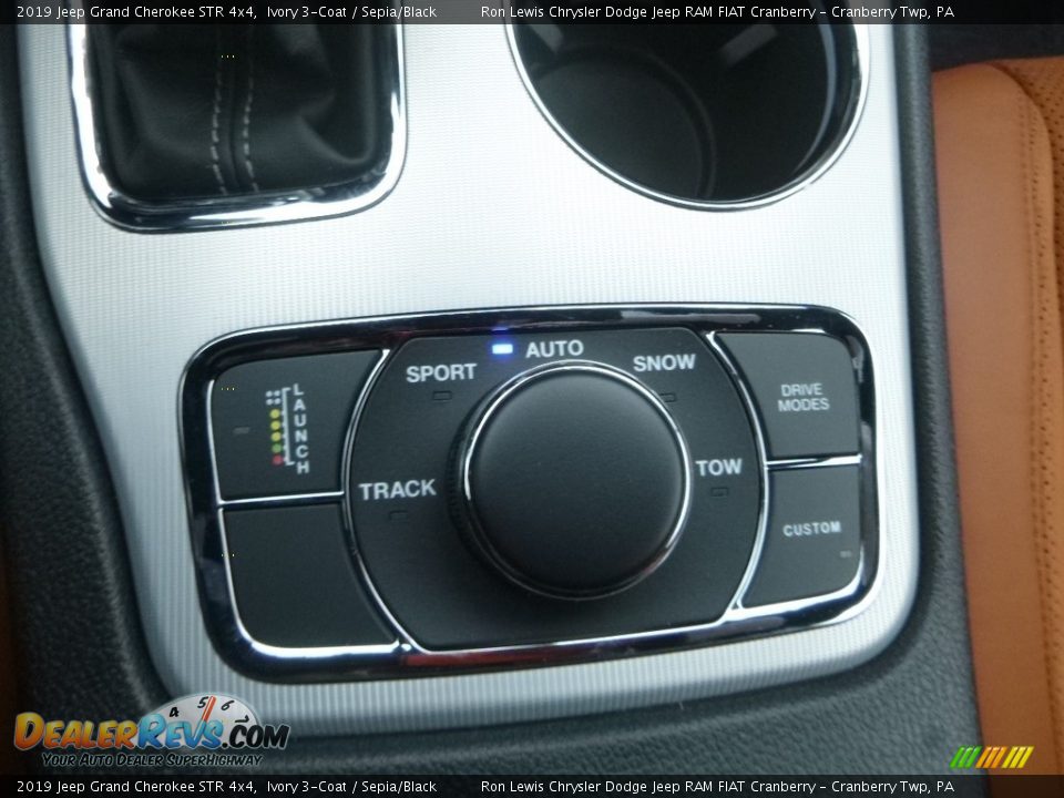 Controls of 2019 Jeep Grand Cherokee STR 4x4 Photo #20