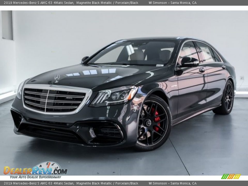 Front 3/4 View of 2019 Mercedes-Benz S AMG 63 4Matic Sedan Photo #12